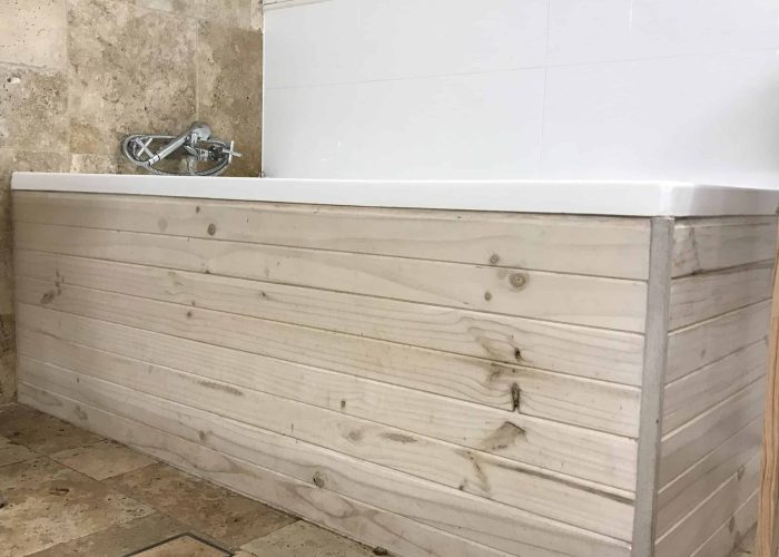 White Washed Wooden Bath 1 scaled